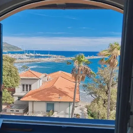 Apartman The Shell - New Interior Look But Same Old Charme 200mt From The Sea With Garden And Parking Nearby Imperia