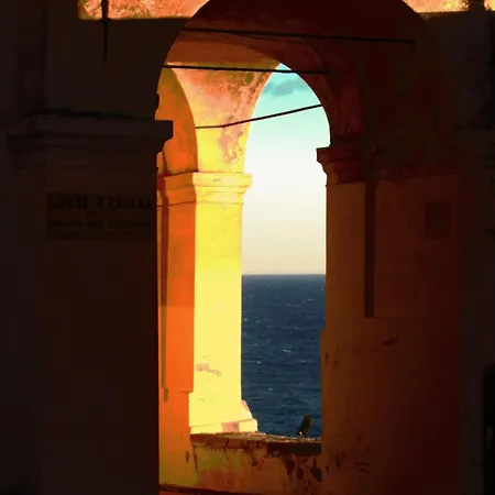 The Shell - New Interior Look But Same Old Charme 200mt From The Sea With Garden And Parking Nearby