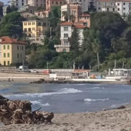Apartament The Shell - New Interior Look But Same Old Charme 200mt From The Sea With Garden And Parking Nearby *