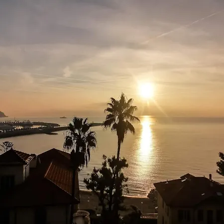 The Shell - New Interior Look But Same Old Charme 200mt From The Sea With Garden And Parking Nearby 公寓 因佩里亚