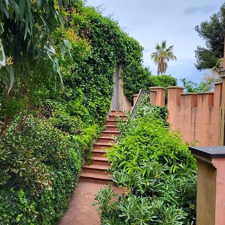 The Shell - New Interior Look But Same Old Charme 200mt From The Sea With Garden And Parking Nearby