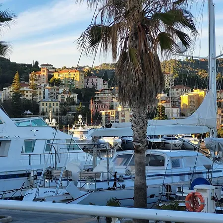 The Shell - New Interior Look But Same Old Charme 200mt From The Sea With Garden And Parking Nearby