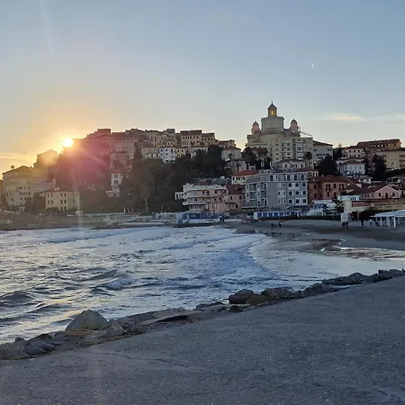 公寓 The Shell - New Interior Look But Same Old Charme 200mt From The Sea With Garden And Parking Nearby *