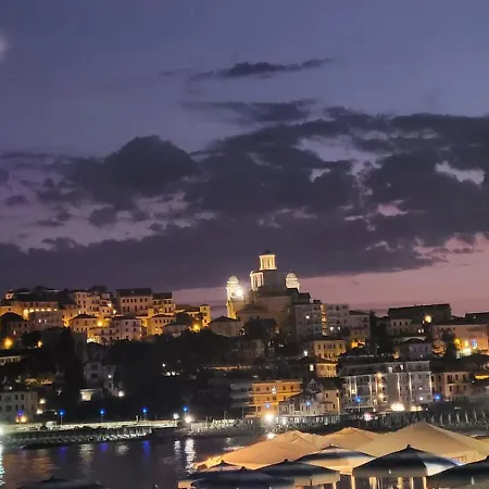 Lägenhet The Shell - New Interior Look But Same Old Charme 200mt From The Sea With Garden And Parking Nearby *