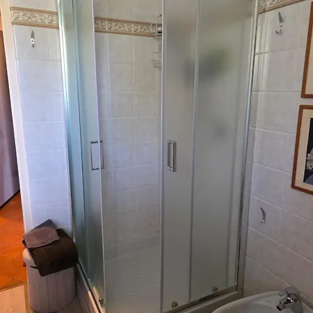 公寓 The Shell - New Interior Look But Same Old Charme 200mt From The Sea With Garden And Parking Nearby 因佩里亚