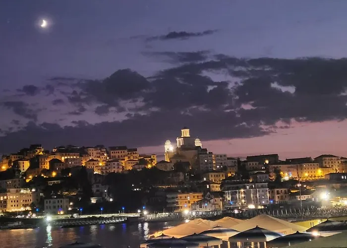 Lägenhet The Shell - New Interior Look But Same Old Charme 200mt From The Sea With Garden And Parking Nearby *